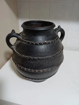 Bonita vasija antigua de barro