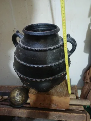 Bonita vasija antigua de barro