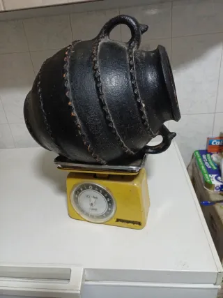 Bonita vasija antigua de barro