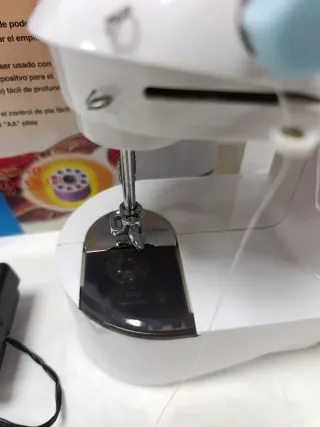 Máquina de coser personal de viaje