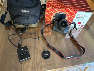 Cámara Canon EOS 1300D con kit accesorio