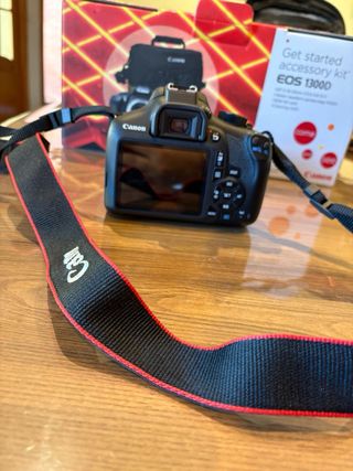 Cámara Canon EOS 1300D con kit accesorio