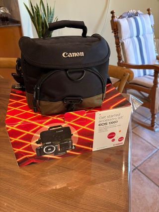 Cámara Canon EOS 1300D con kit accesorio