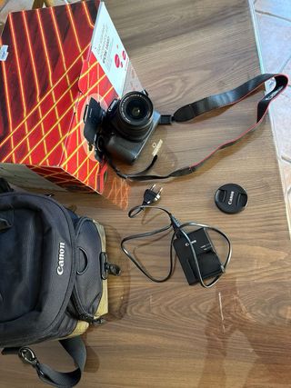 Cámara Canon EOS 1300D con kit accesorio