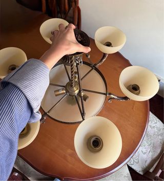 Lámpara y 2 apliques de bronce con tulipas