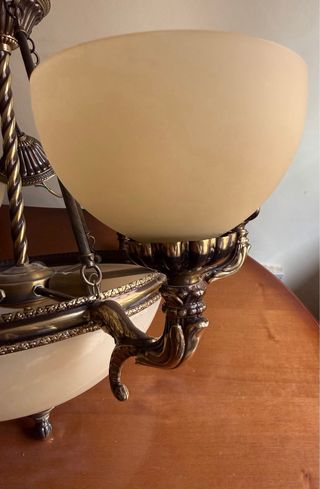 Lámpara y 2 apliques de bronce con tulipas