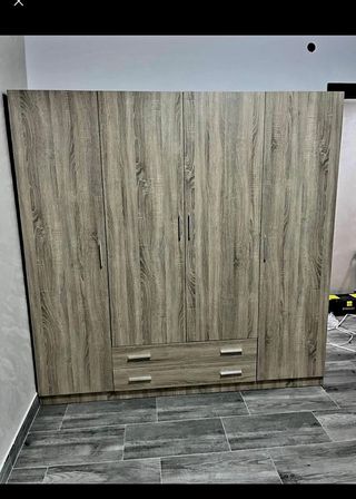 Armadio in legno a 6 ante e 2 cassetti