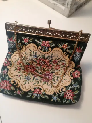 Bolso de punto de cruz floral