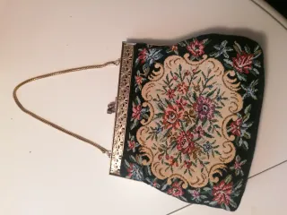 Bolso de punto de cruz floral