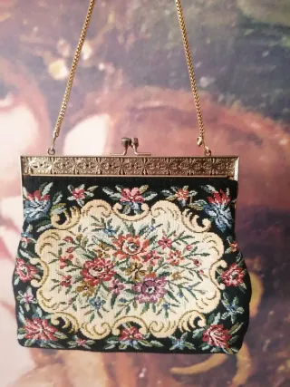 Bolso de punto de cruz floral