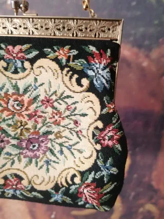 Bolso de punto de cruz floral