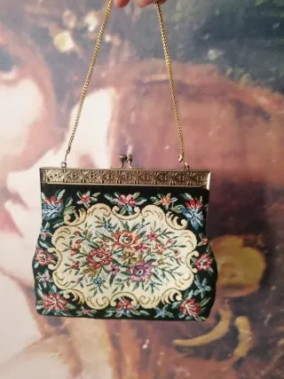 Bolso de punto de cruz floral