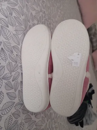 Pantuflas rosas nuevas