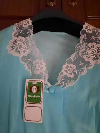 Conjunto de bata y camisón