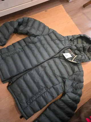 Chaqueta acolchada verde con etiqueta