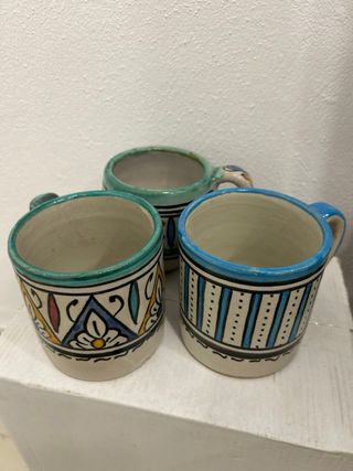 Tazas de cerámica pintadas a mano