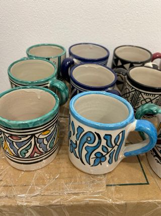 Tazas de cerámica pintadas a mano