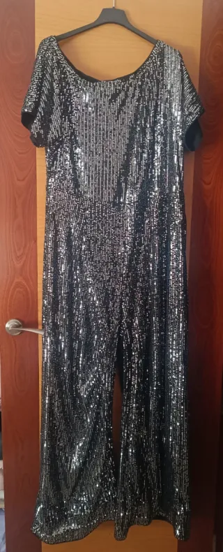 Mono lentejuelas negro y plata. Talla XL.