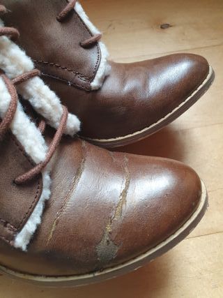 Botines marrones de tacón con borreguito talla 38.