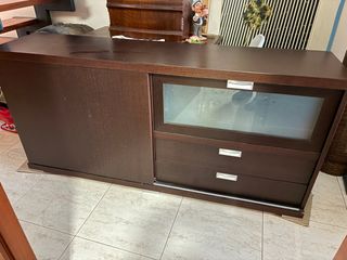 Mueble bajo TV o aparador de madera