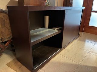 Mueble bajo TV o aparador de madera