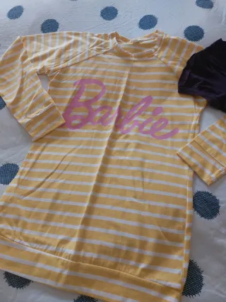 Lote 2 Camisetas S: Barbie y Bershka