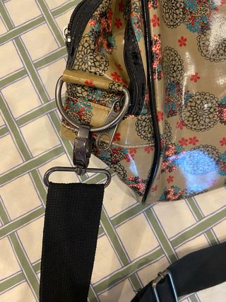 Bolsa de viaje beige y multicolor