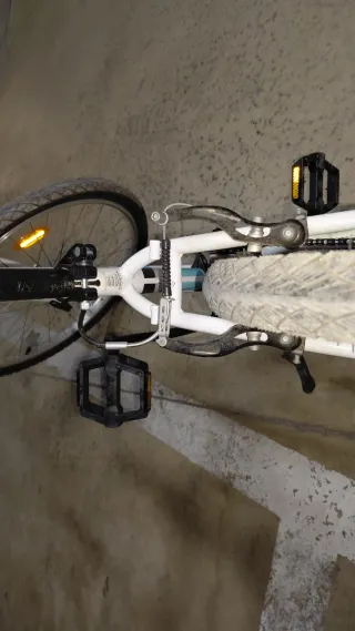 Bicicleta 24 B'TWIN blanca