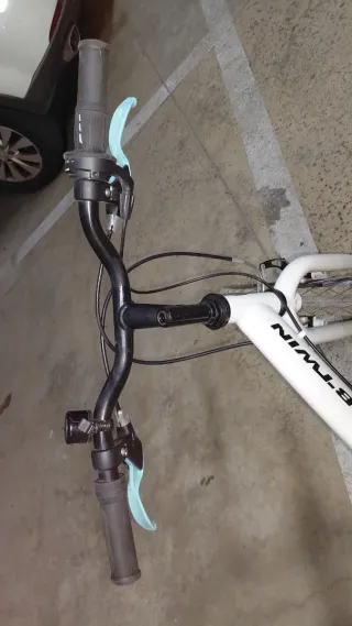 Bicicleta 24 B'TWIN blanca