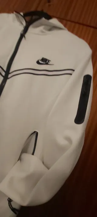 Chaqueta deportiva Nike  SIMILAR DE MADURO