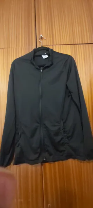 Chaqueta deportiva Nike  SIMILAR DE MADURO