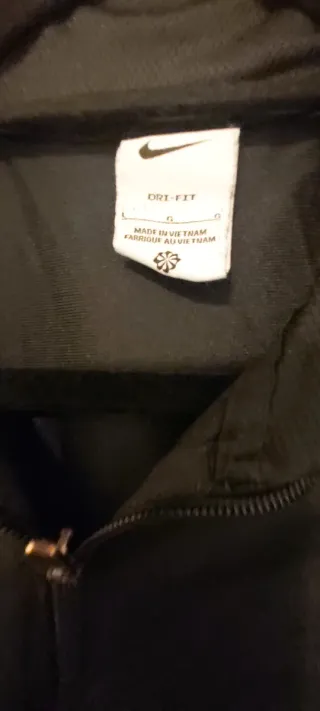 Chaqueta deportiva Nike  SIMILAR DE MADURO