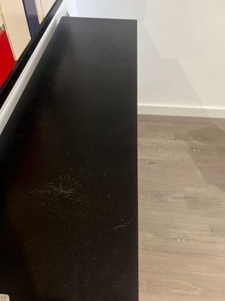 Espejo moderno y mueble de entrada negro