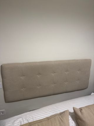Cabecero tapizado beige 135cm