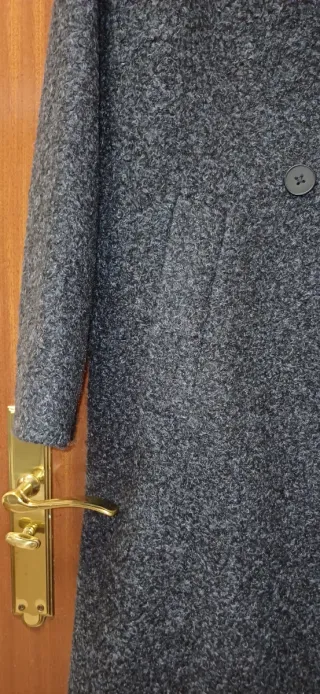 Abrigo jaspeado nuevo  Conserva etiqueta.  A estre