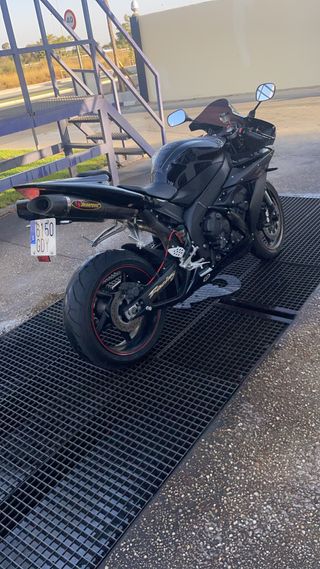 Yamaha R1 2008 Akrapovic Escape 40.000km