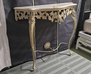 Taquillón antiguo mármol y metal