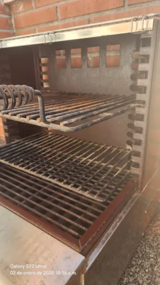 Parrilla de piedra volcánica  Acero