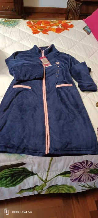 Vestaglia donna blu e rosa è taglia XXL ma' veste