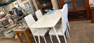 Comedor moderno blanco y madera
