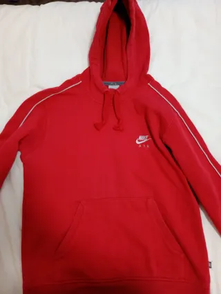 Sudadera Nike Roja con Capucha y Bolsillo. M-L.