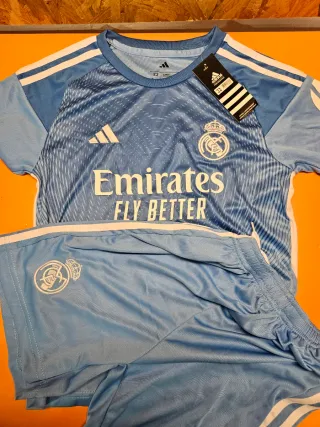 Equipación Real Madrid Adidas Talla M