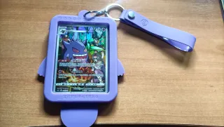 Llavero Gengar con carta Pokémon