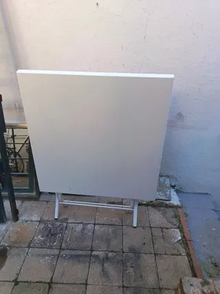 Tavolo da bar pieghevole bianco per giardino