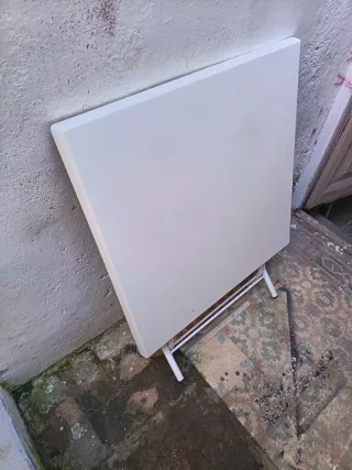 Tavolo da bar pieghevole bianco per giardino