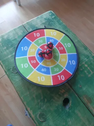 Diana de juguete con pelotas