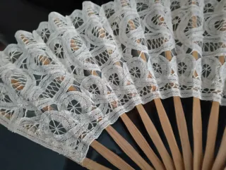 Abanicos artesanales de guipur 25€ los 2