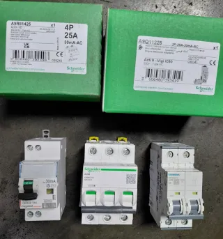 Lote material eléctrico Schneider y Siemens