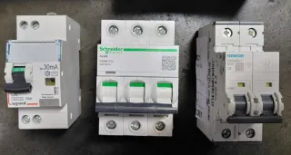 Lote material eléctrico Schneider y Siemens