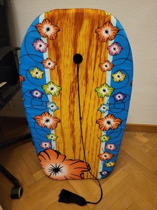 Tabla de surf con diseño floral